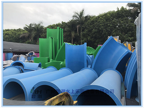 水上樂園設(shè)備滑梯待發(fā)貨區(qū)1